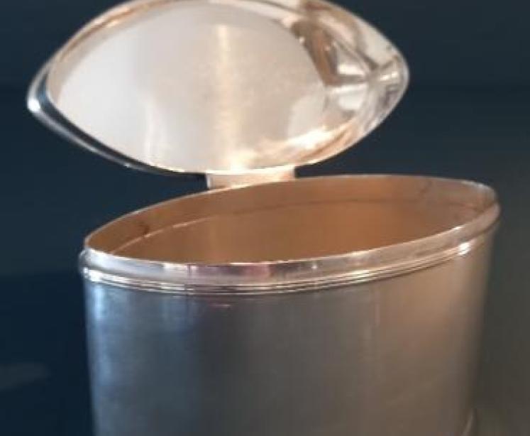 George V Period Silver Oval Dished Top Tea Caddy - Image 4