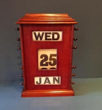 18" Edwardian Perpetual Desk Calendar