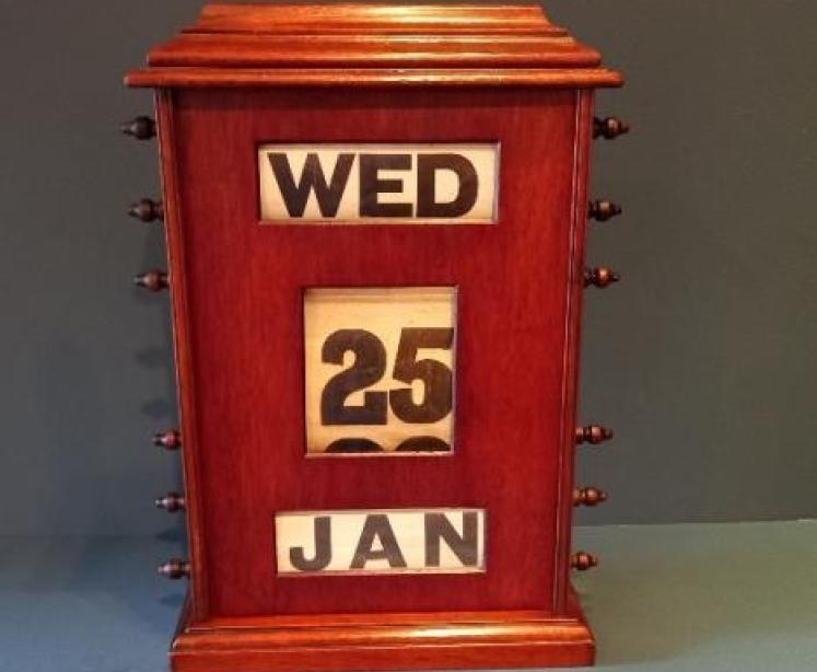 18" Edwardian Perpetual Desk Calendar - Image 1