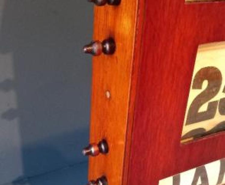 18" Edwardian Perpetual Desk Calendar - Image 6