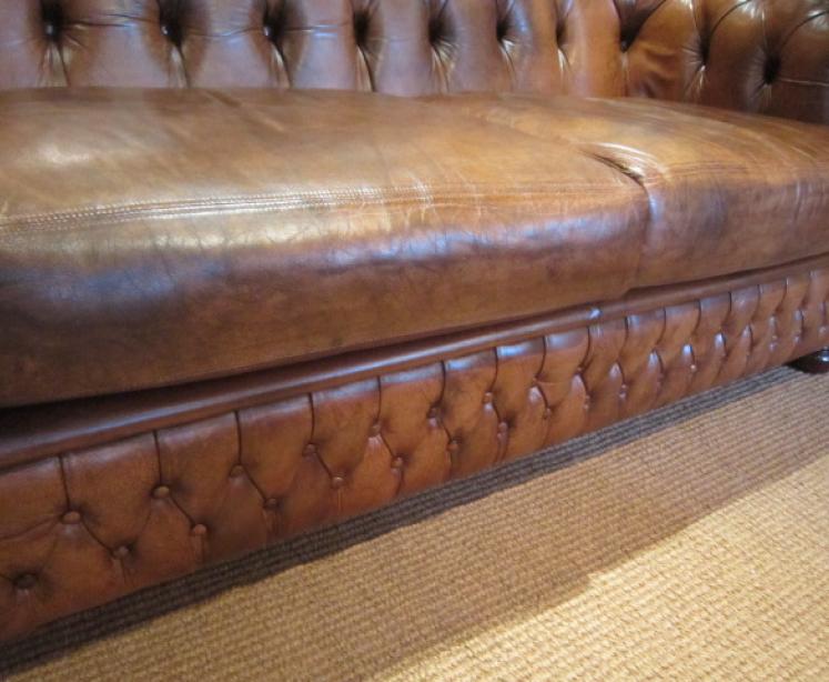Original Leather Buttoned Chesterfield Settee - Image 4