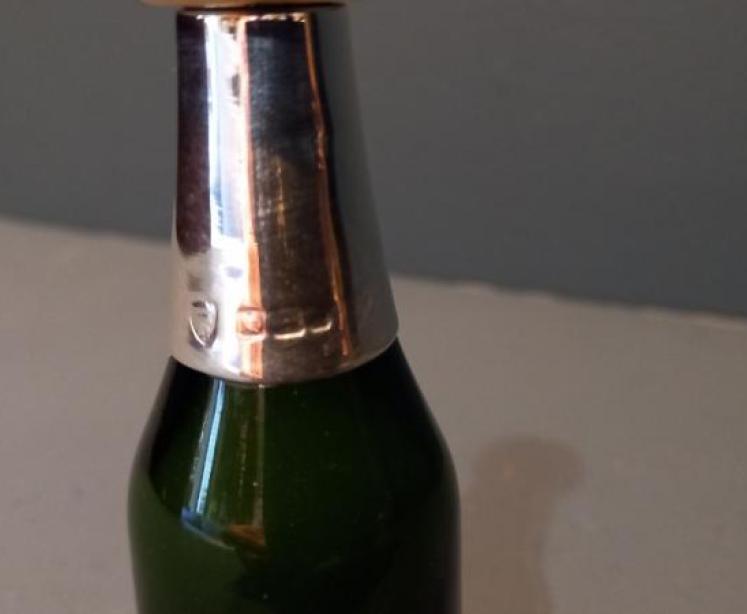 19th Century Silver & Gilt Wine Bottle Pounce Pot - Image 4