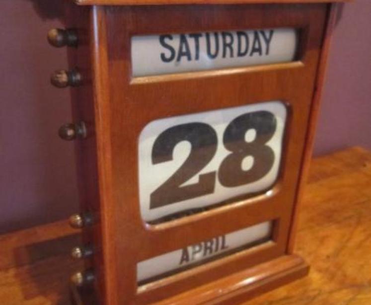 Large Victorian GWR Polished Walnut Desk Calendar - Image 1