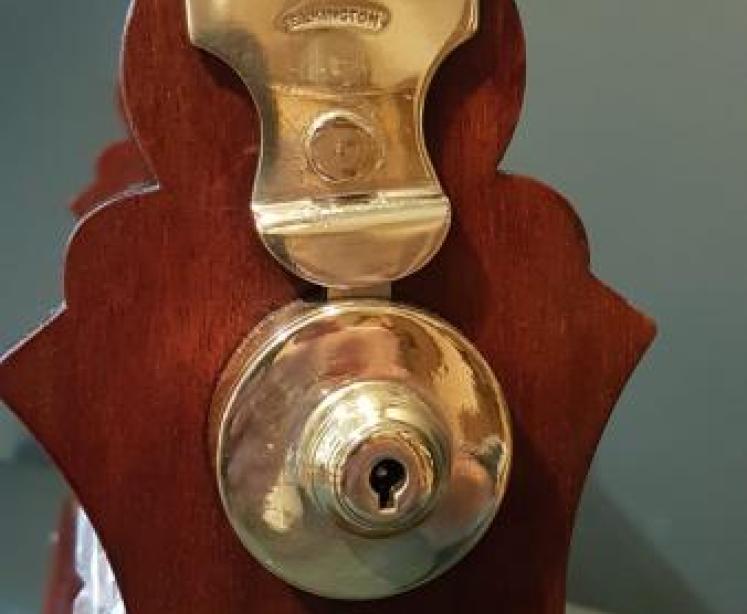 Victorian Mahogany and Cut Crystal Tantalus - Image 5