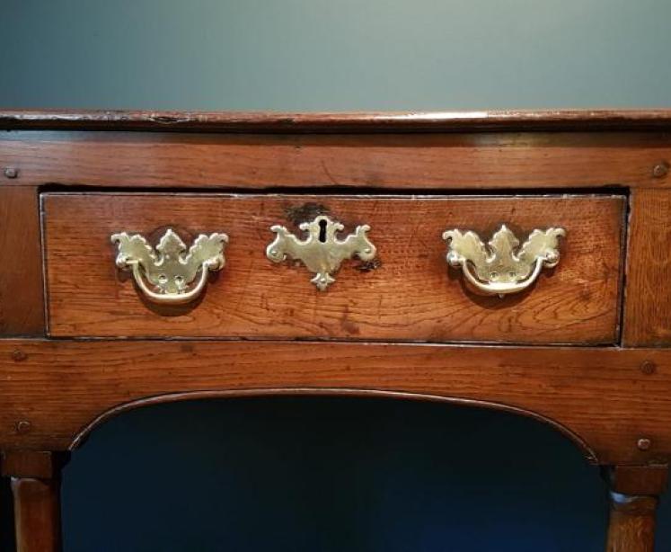 Small George II Oak Pot Board Dresser  - Image 2
