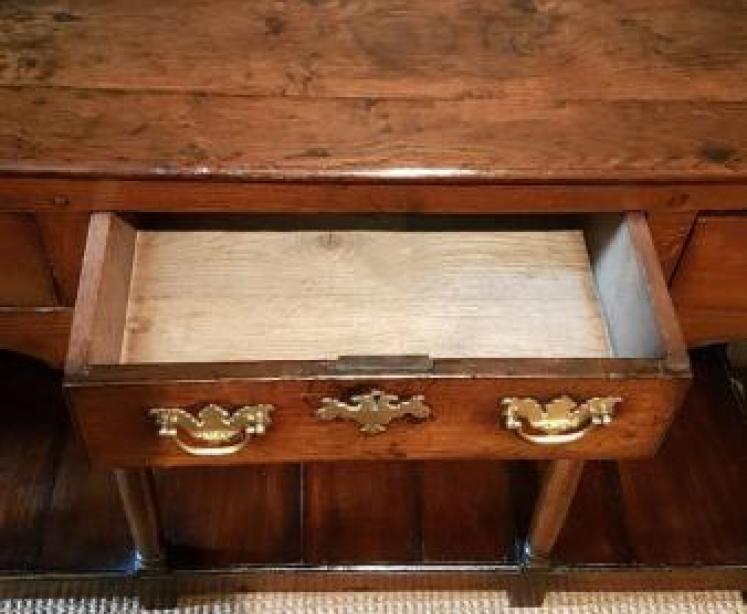 Small George II Oak Pot Board Dresser  - Image 5