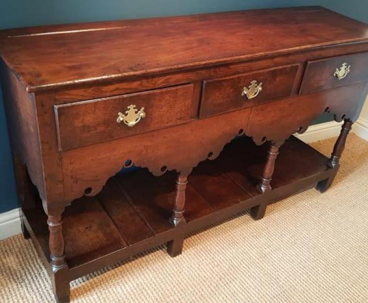 Small George II Oak Open Pot Board Dresser  - Image 4