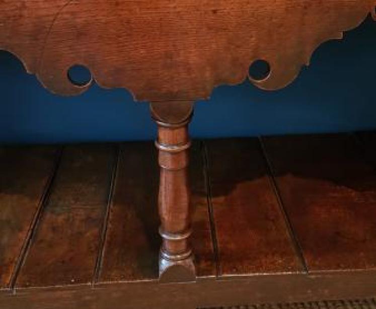 Small George II Oak Open Pot Board Dresser  - Image 6