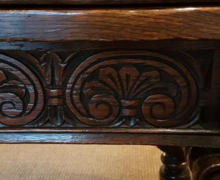 Superb Extending Oak Refectory Table - Image 4