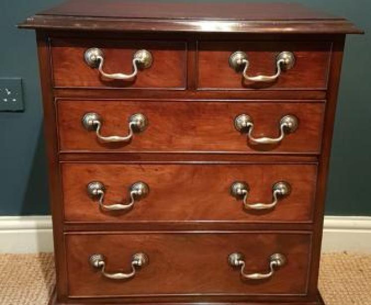 Small George III Mahogany Chest of Drawers - Image 1