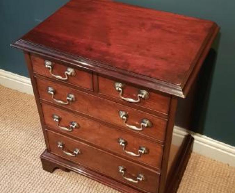Small George III Mahogany Chest of Drawers - Image 3