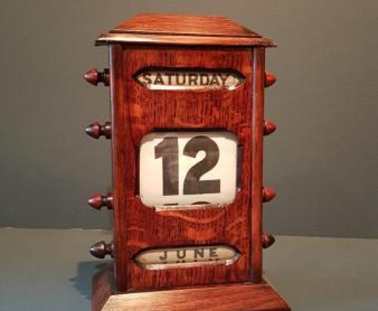 Late Victorian Solid Oak Perpetual Desk Calendar - Image 1