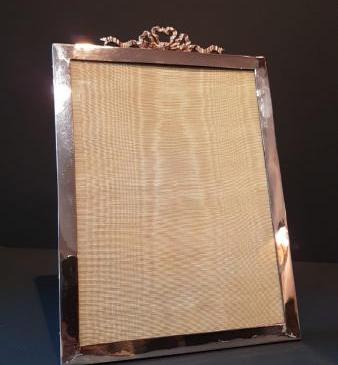 Silver Frame with Ribbon Crest