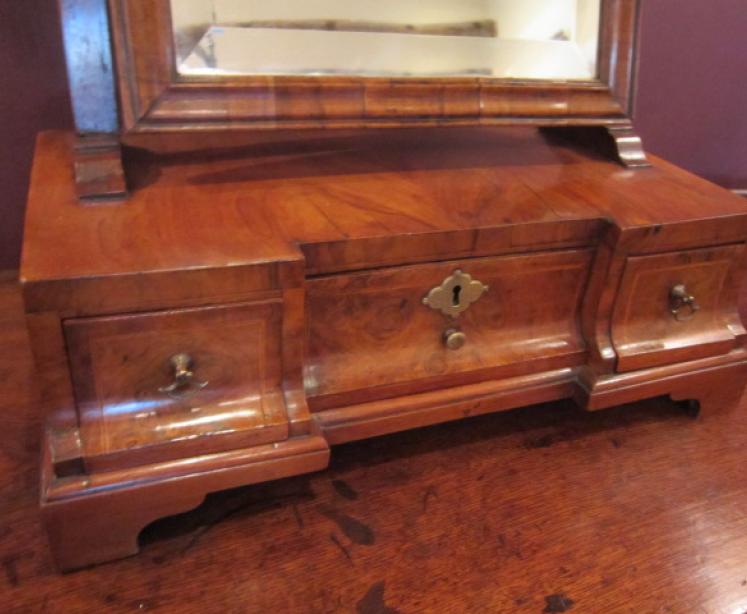 George II Period Figured Walnut Toilet Mirror - Image 2