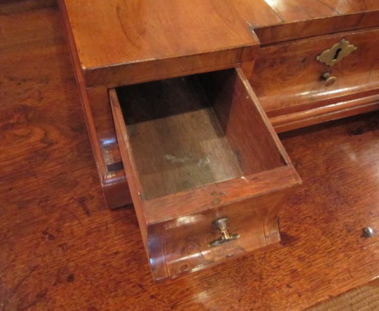 George II Period Figured Walnut Toilet Mirror - Image 3