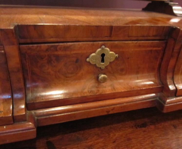 George II Period Figured Walnut Toilet Mirror - Image 5