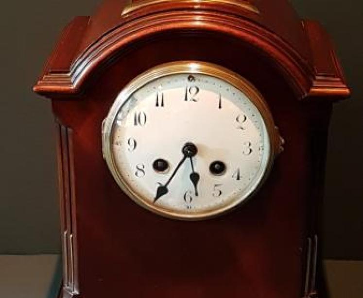 Edwardian Mahogany 8 Day Chiming Mantel Clock - Image 2