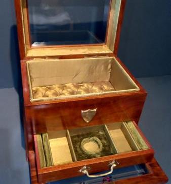 Superb Mid Victorian Walnut Glass Top Jewellery Box