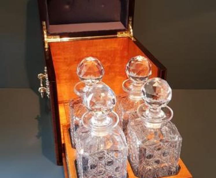 Fine Quality Victorian Caromandel Tantalus Box - Image 4