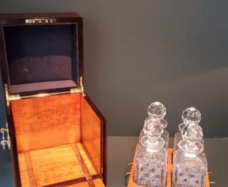 Fine Quality Victorian Caromandel Tantalus Box - Image 5