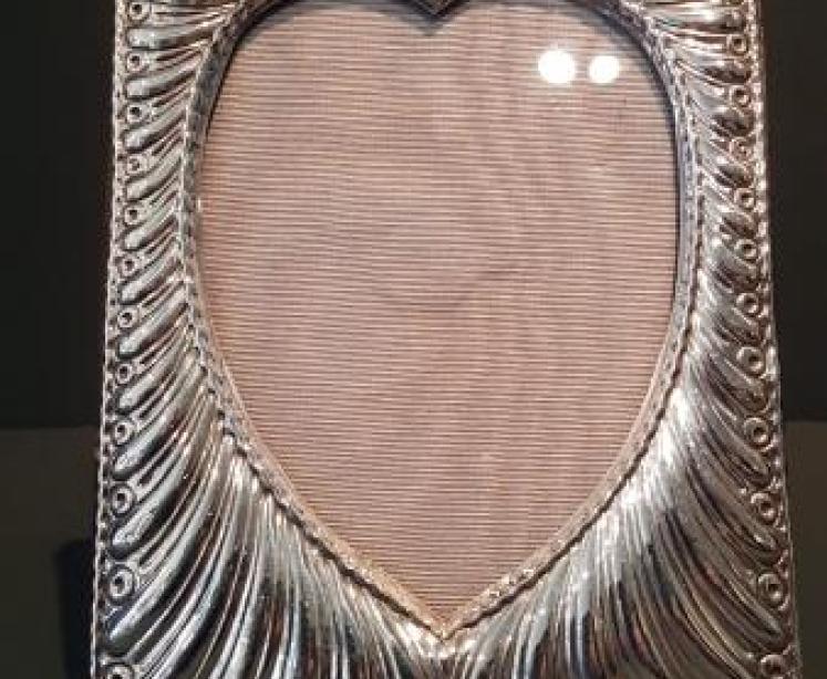 William Comyns Silver Heart Shaped Photo Frame - Image 7