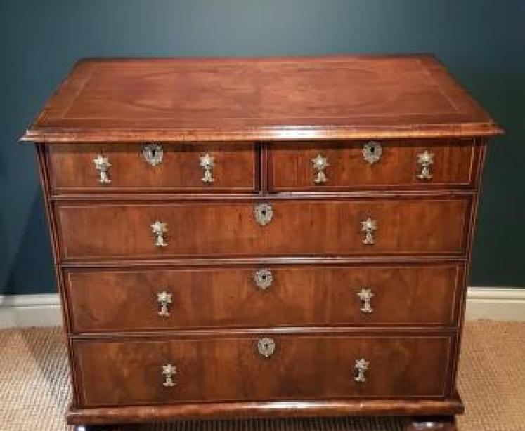 George I Walnut Chest of Drawers - Image 1