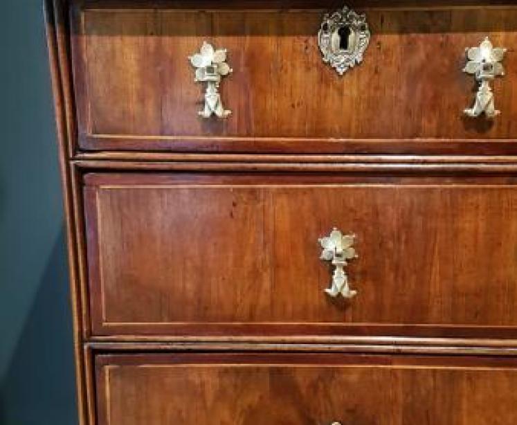 George I Walnut Chest of Drawers - Image 5