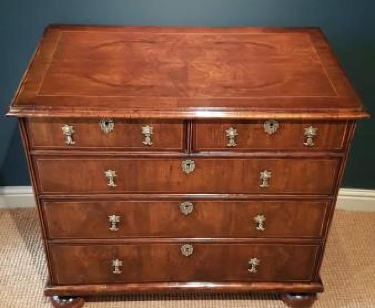 George I Walnut Chest of Drawers - Image 6