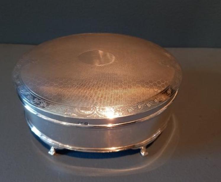 Fine George V Period Silver Engine Turned Jewellery Casket - Image 7