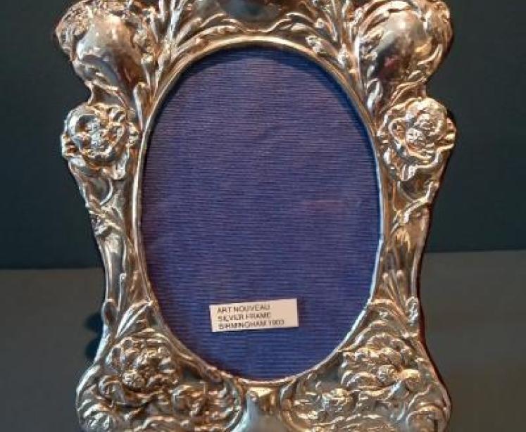 Art Nouveau Silver Flower Decorated Photo Frame - Image 1