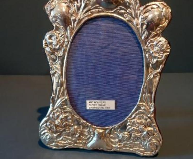 Art Nouveau Silver Flower Decorated Photo Frame - Image 7