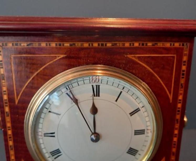 Antique Bracket Style Chequered Inlay Mantel Clock - Image 3