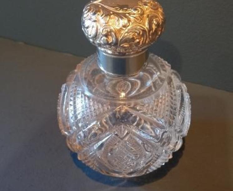 Victorian Silver Topped Crystal Cut Scent Bottle - Image 2