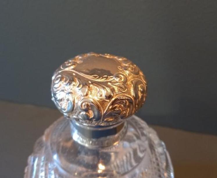 Victorian Silver Topped Crystal Cut Scent Bottle - Image 3