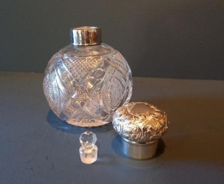 Victorian Silver Topped Crystal Cut Scent Bottle - Image 6