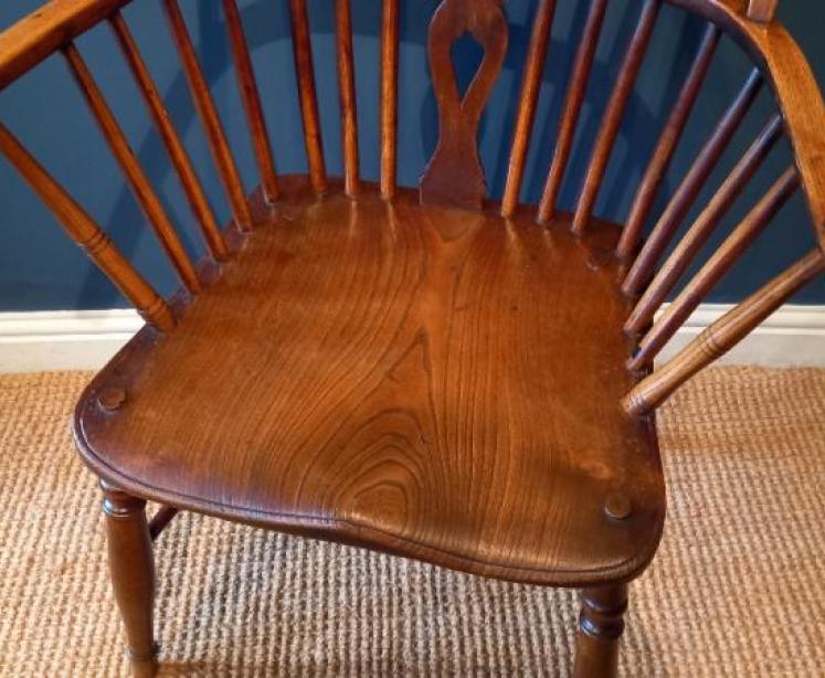 Early Victorian Ash & Elm Comb Back Windsor Armchair - Image 2