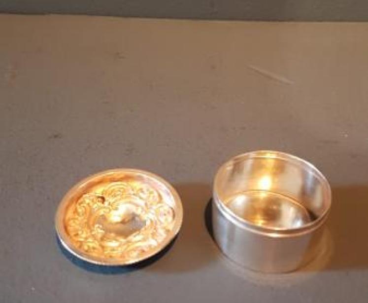 Victorian Embossed Silver Pill Box - Image 2