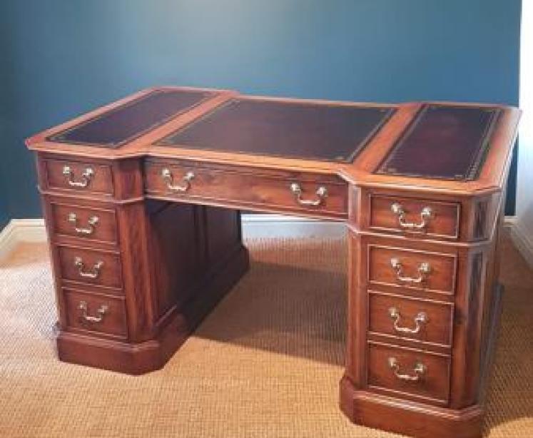 Superb Solid Oak Pedestal Desk - Image 1