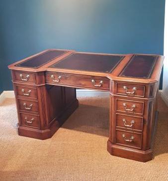 Superb Solid Oak Pedestal Desk