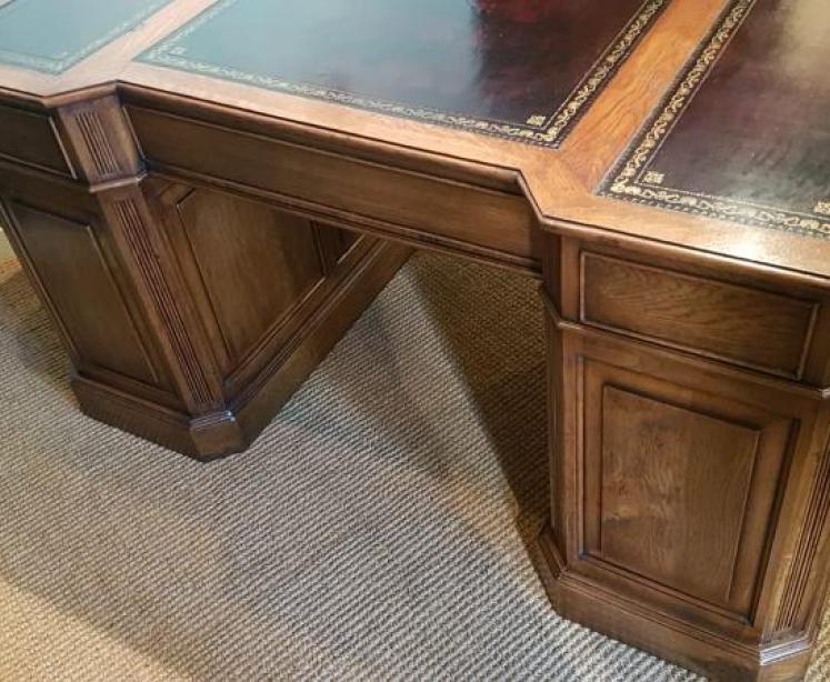 Superb Solid Oak Pedestal Desk - Image 4
