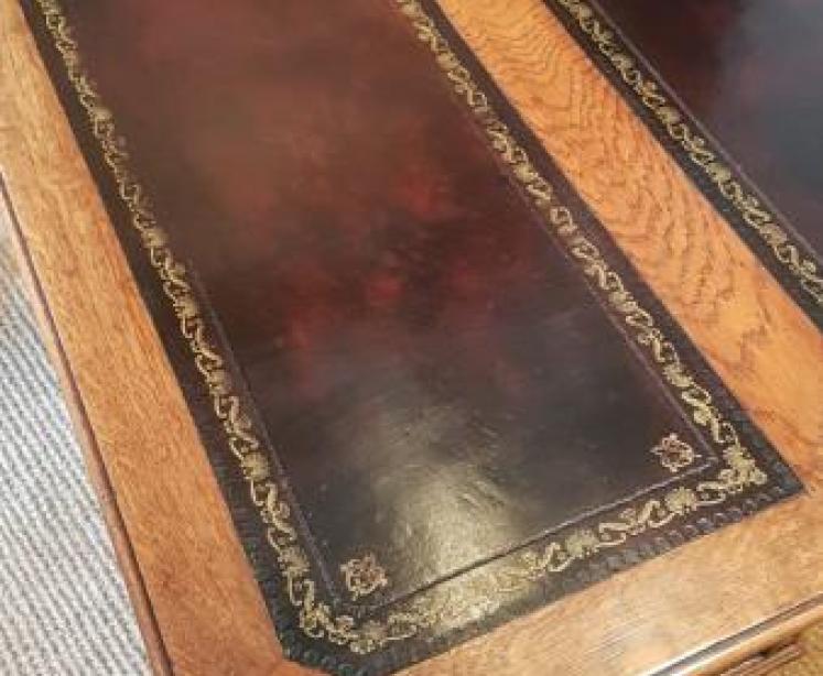 Superb Solid Oak Pedestal Desk - Image 5