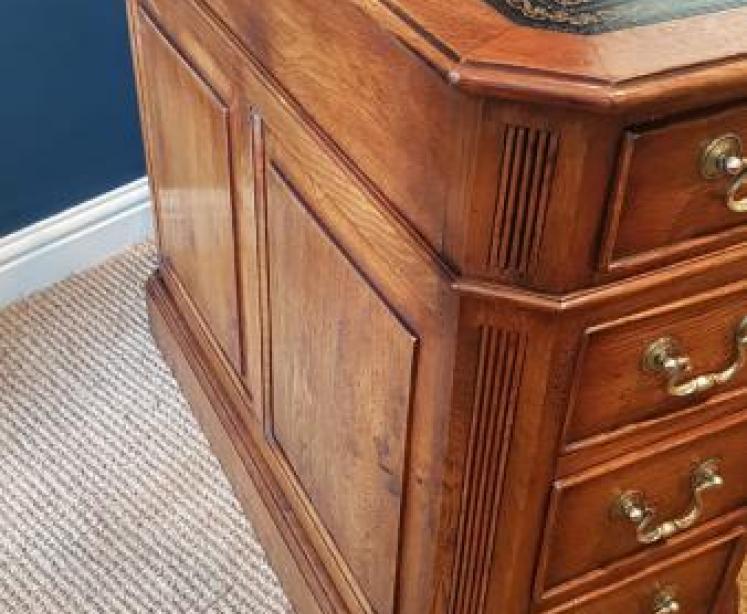 Superb Solid Oak Pedestal Desk - Image 6