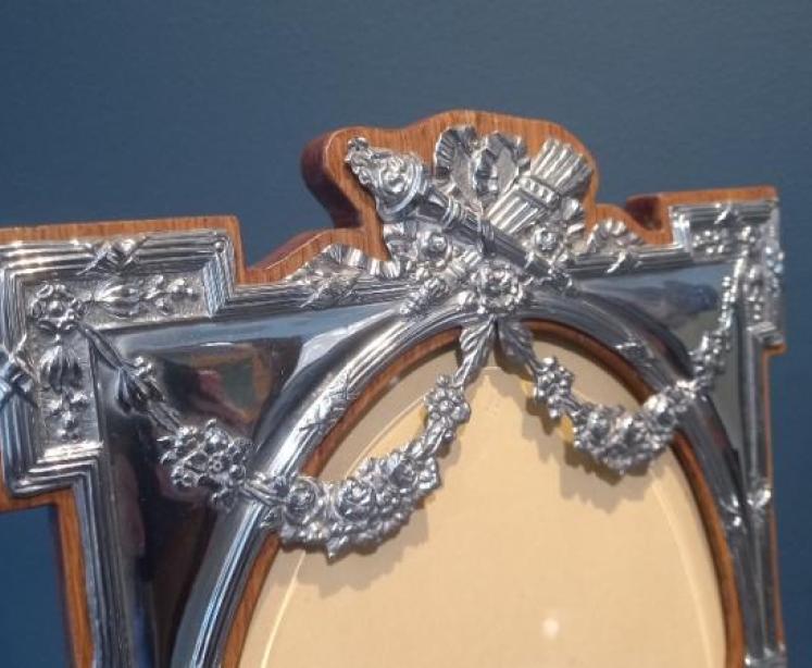 Large Fine Quality Antique Silver Photo Frame - Image 2