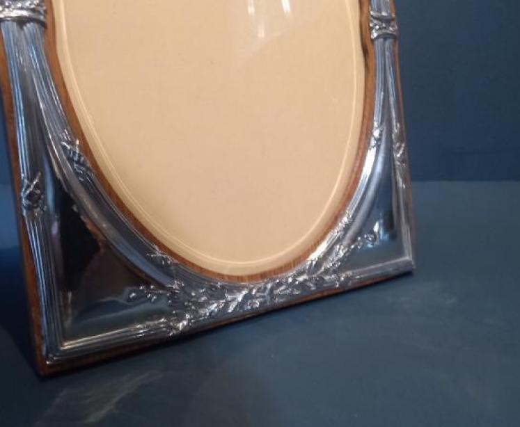 Large Fine Quality Antique Silver Photo Frame - Image 3
