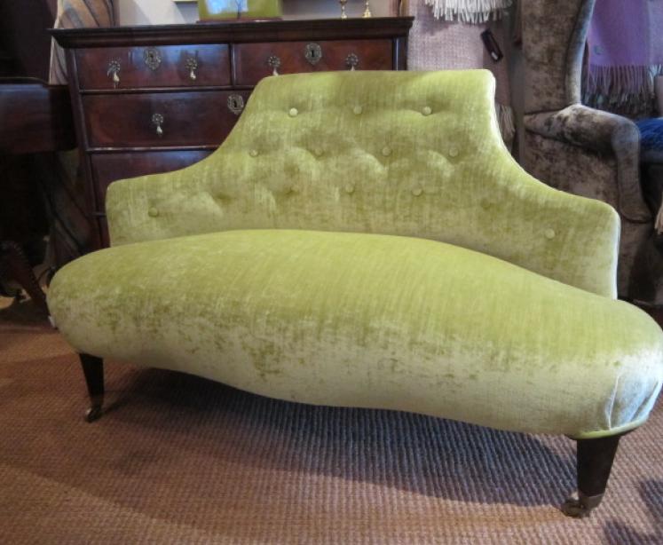Superb Victorian Velvet Serpentine Fronted Sofa - Image 1