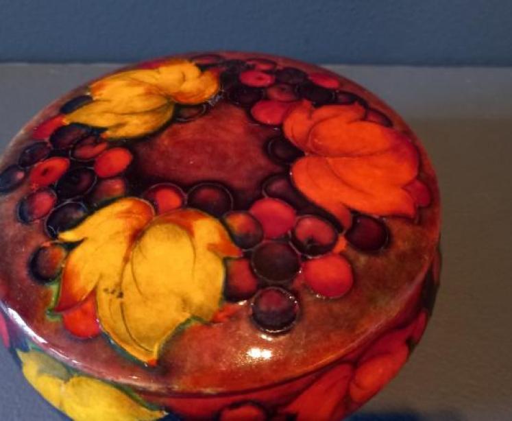 Moorcroft Autumn Leaf & Berries Flambe Lidded Dish - Image 3