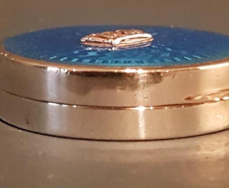 Superb Silver and Enamel Pill Box - Image 4