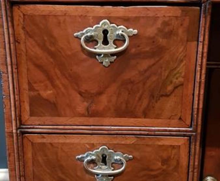 George II Kneehole Desk - Image 5