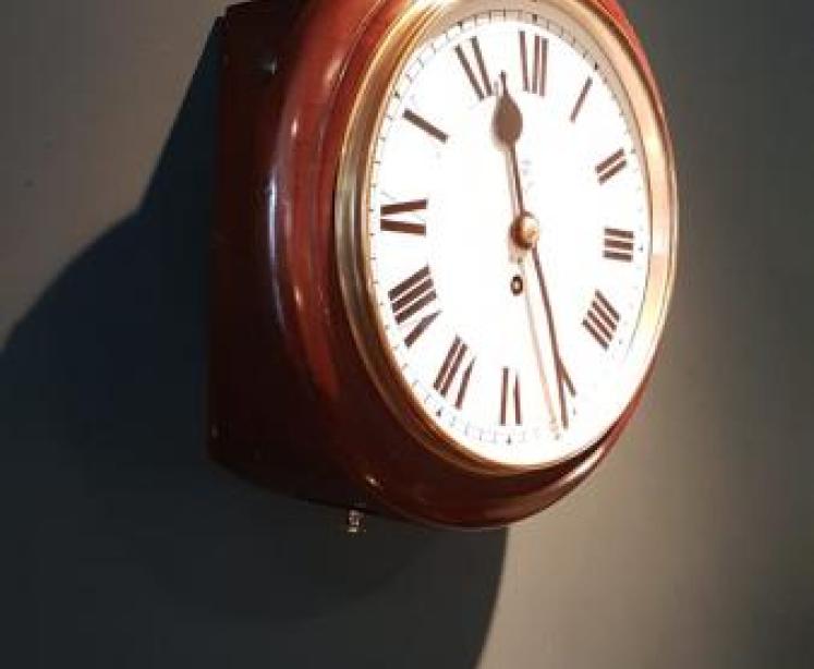 Original G.P.O 10" Fusee Dial Wall Clock - Image 4