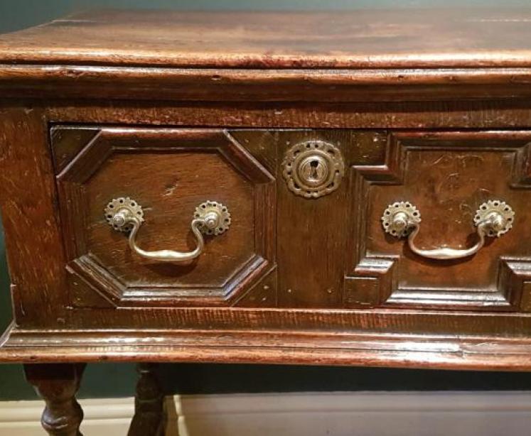 Early Geometric Moulded Front Three Drawer Dresser - Image 3